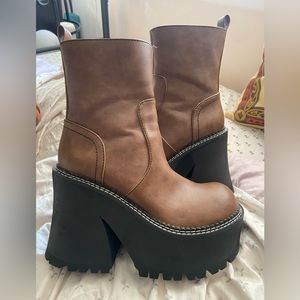 Dollskill brown platform boots